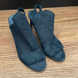 Vince size 8.5 heels